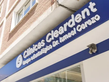 Rótulo de la fachada de Cleardent Albacete