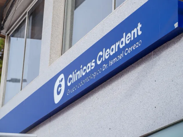 Rótulo de la fachada de Cleardent Alhama de Murcia