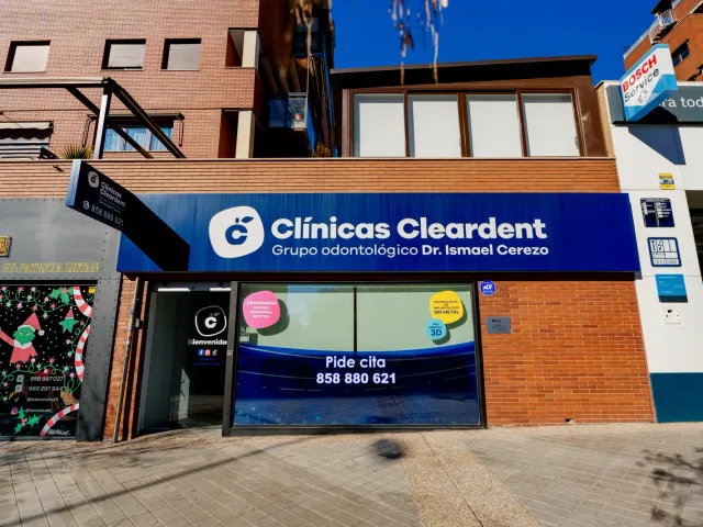 Fachada de Cleardent Granada Ovidio