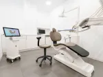 Gabinete de Cleardent Loja con sillón dental y escáner intraoral