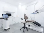 Gabinete de Cleardent Osuna con sillón dental y escáner intraoral