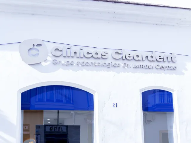 Rótulo de la fachada de Cleardent San Fernando