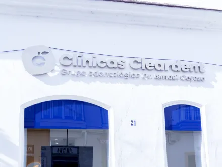 Rótulo de la fachada de Cleardent San Fernando