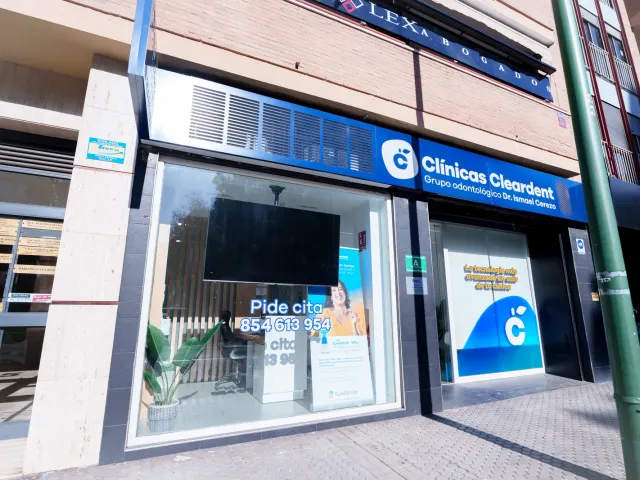 Fachada de Cleardent Sevilla