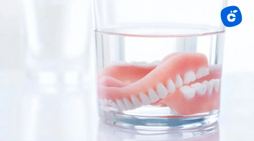 dentadura postiza muy sucia